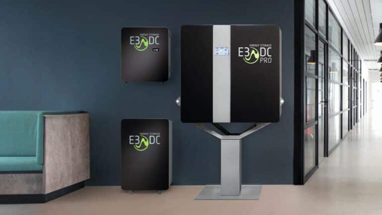 Das Bild zeigt einen Stromspeicher der Firma E3 DC.
